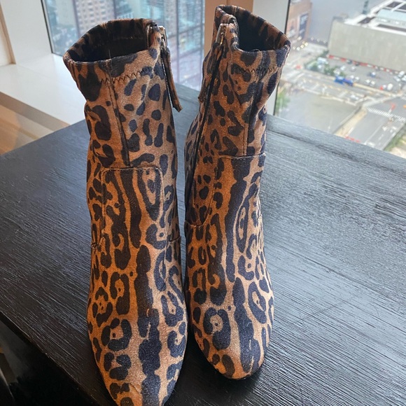 Steve Madden Leopard Velvet Mid-Calf Boots 5.5 - Picture 2 of 4